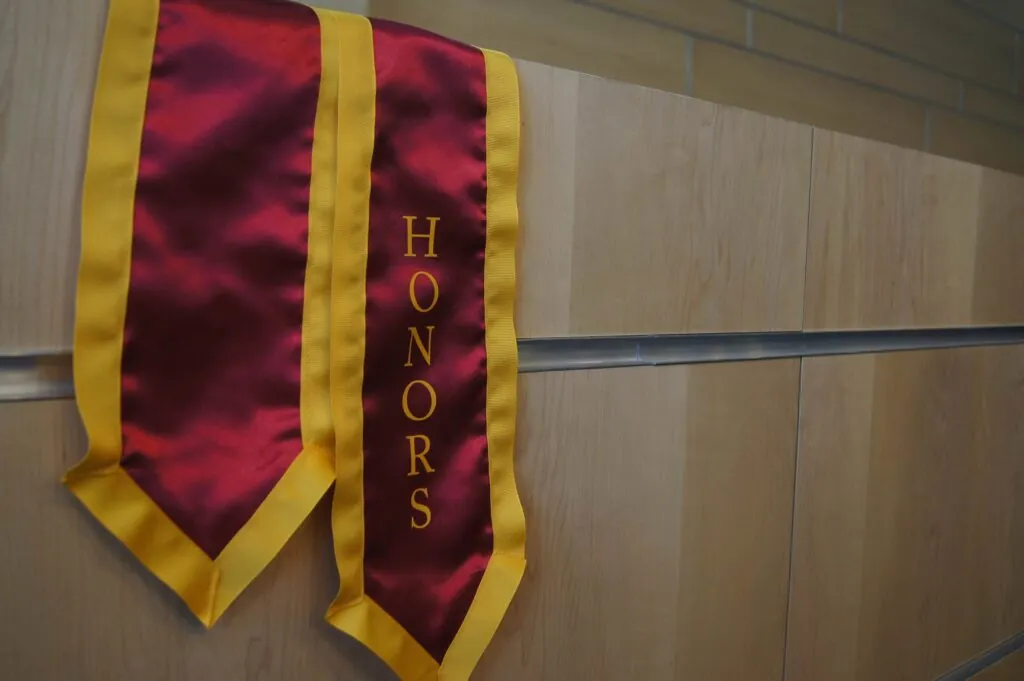 Honors by contract banners